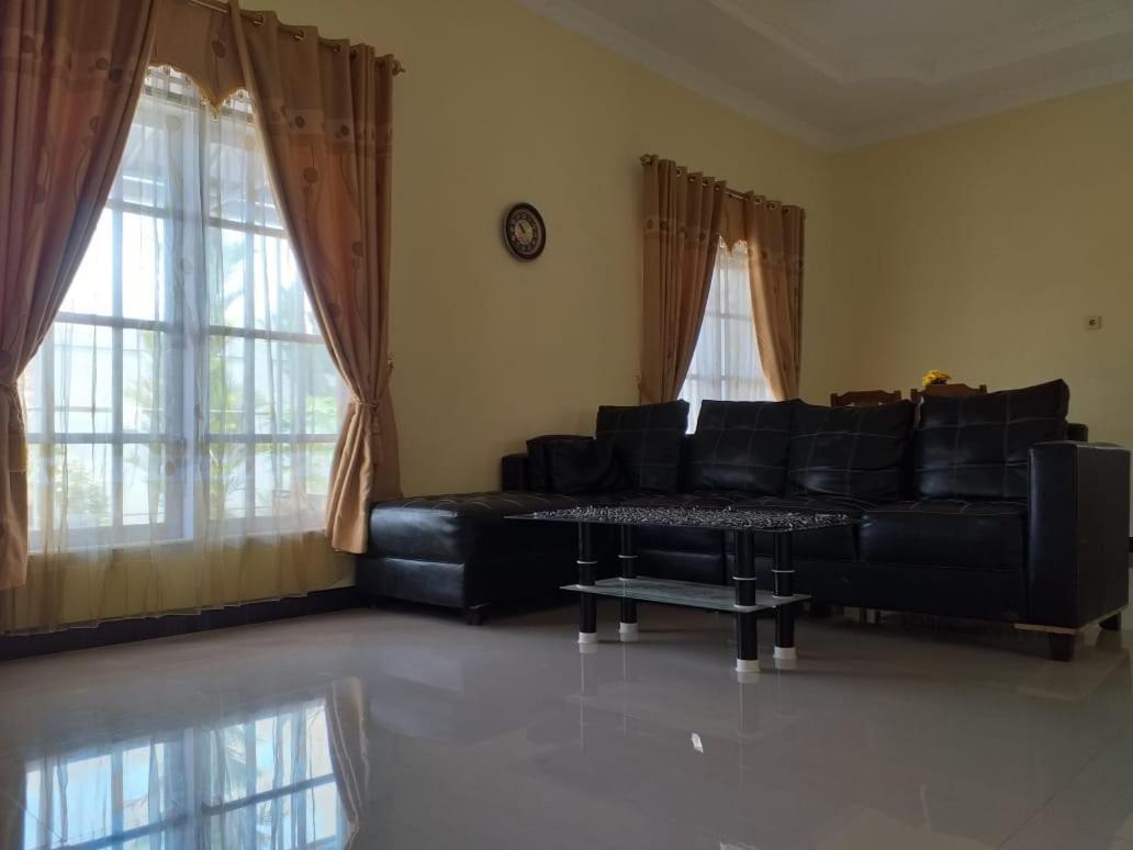 Oemah Sadewa Homestay Cilacap Exterior photo